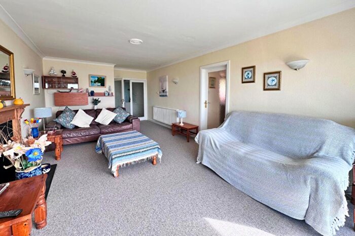 2 Bedroom Flat To Rent In Arundel Way, Highcliffe, Dorset., BH23