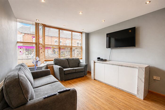 8 Bedroom House To Rent In Raddlebarn Road, Birmingham, B29