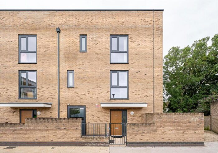 3 Bedroom House For Sale In Parade Gardens, Highams Park, E4