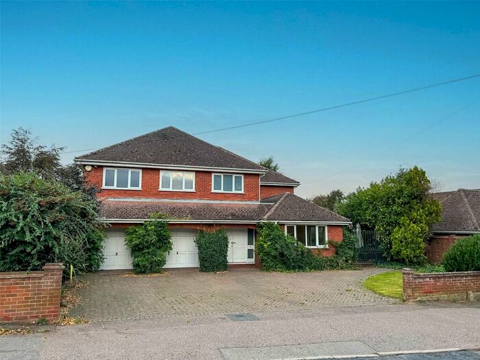 5 Bedroom Detached House To Rent In Glen Avenue, Colchester, Essex, CO3