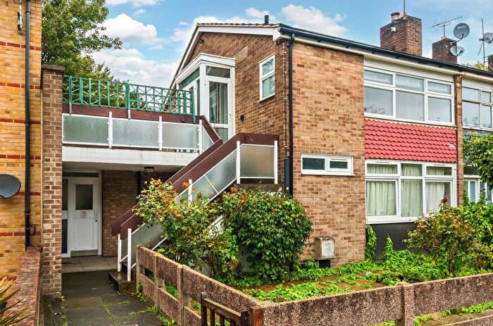 1 Bedroom Flat To Rent In Summerly Street, London, SW18