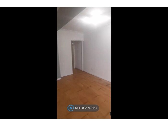 1 Bedroom Flat To Rent In Curtis Street, Swindon, SN1