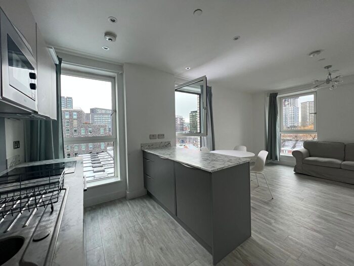 2 Bedroom Flat To Rent In Chapel Street, Salford, M3