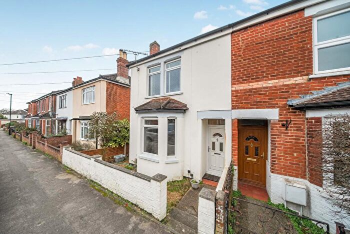 3 Bedroom Semi Detached House For Sale In Macnaghten Road, Southampton, Hampshire, SO18