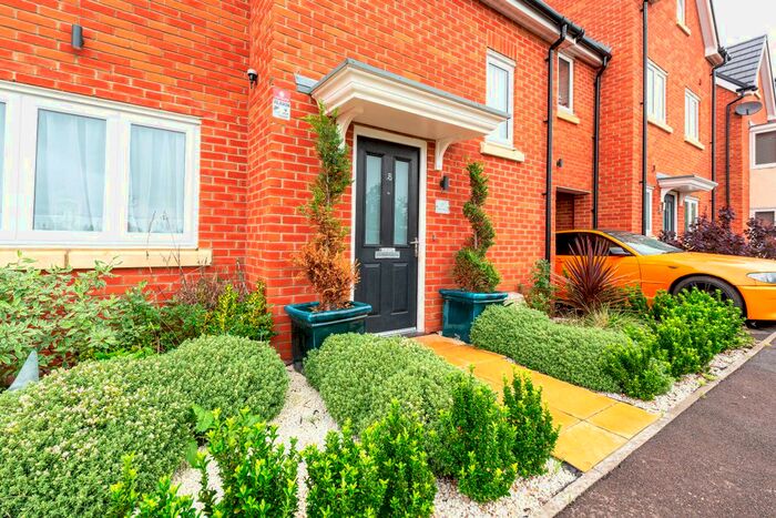 3 Bedroom Semi-Detached House To Rent In Melba Street, Aylesbury, HP18