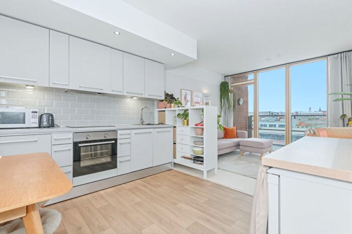 2 Bedroom Flat For Sale In West Point, Wellington Street, LS1