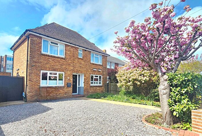 3 Bedroom Detached House For Sale In Cambridge Road, Lee-On-The-Solent, PO13
