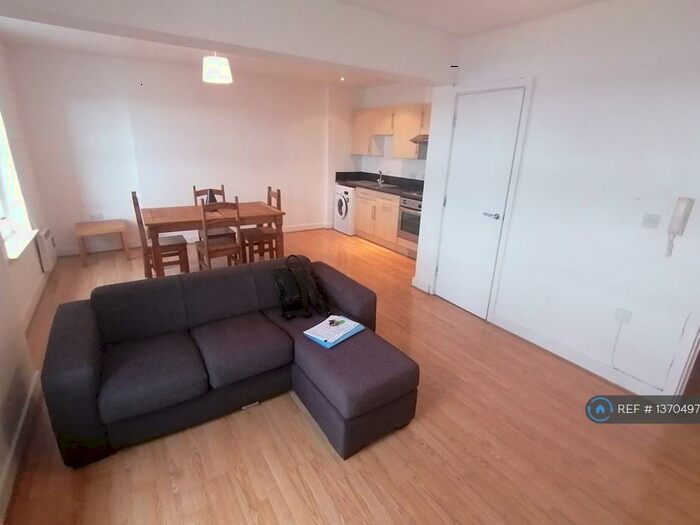 2 Bedroom Flat To Rent In Mcilroys Building, Reading, RG1