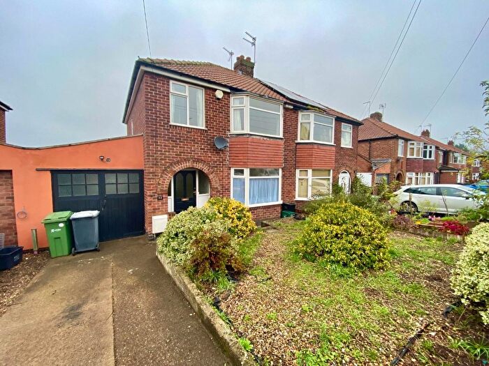 3 Bedroom Semi-Detached House To Rent In Newland Park Drive, York, YO10