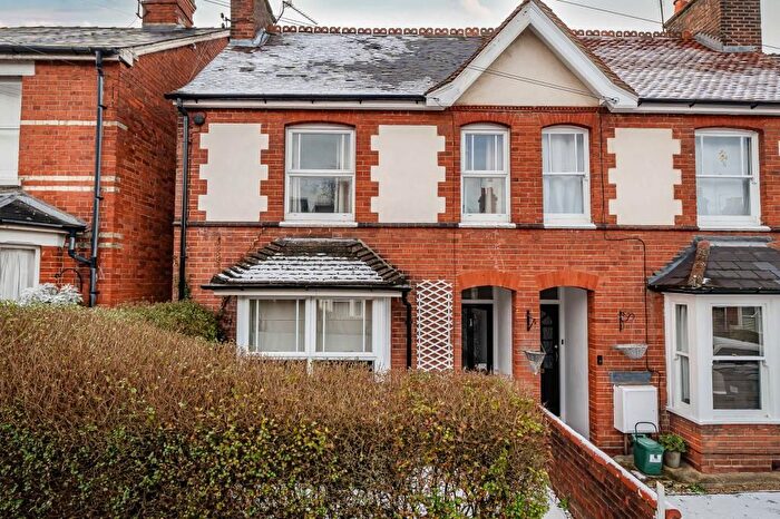 3 Bedroom End Terrace House For Sale In Queens Road, Basingstoke, RG21