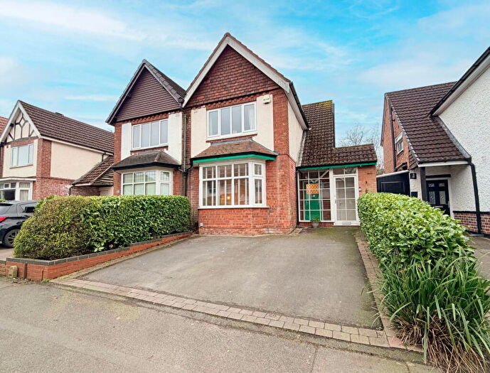 3 Bedroom Semi Detached House For Sale In Burman Road, Shirley, B90