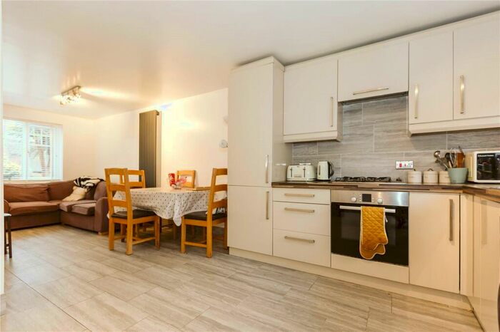 3 Bedroom End Of Terrace House To Rent In Avon Close, Crews Hole, Bristol, BS5