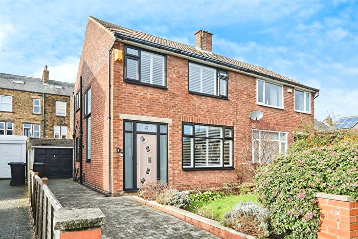 3 Bedroom Semi-Detached House For Sale In Arncliffe Garth, Farsley, Pudsey, LS28