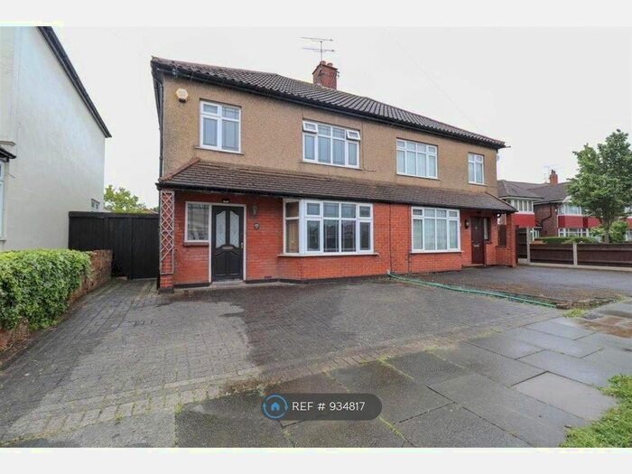 3 Bedroom Semi-Detached House To Rent In Glenhurst Road, Southend-On-Sea, SS2