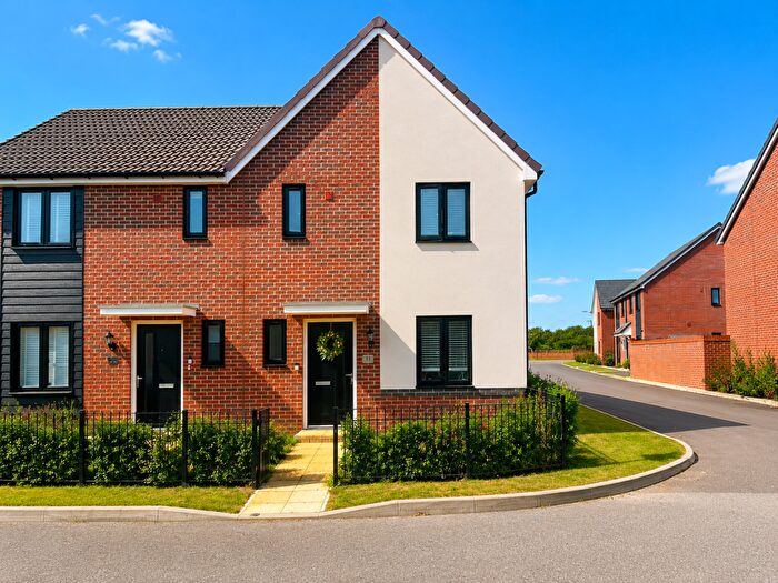3 Bedroom Semi Detached House For Sale In Brimstone Road, Swindon, SN3