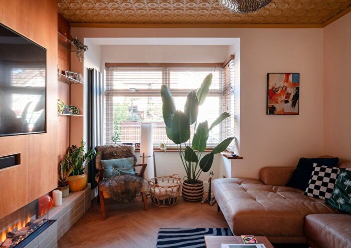 4 Bedroom End Of Terrace House For Sale In Cavendish Drive, Leytonstone, London, E11