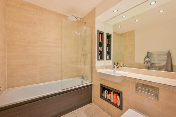 1 Bedroom Flat To Rent In Thomas Road, Limehouse, London, E14