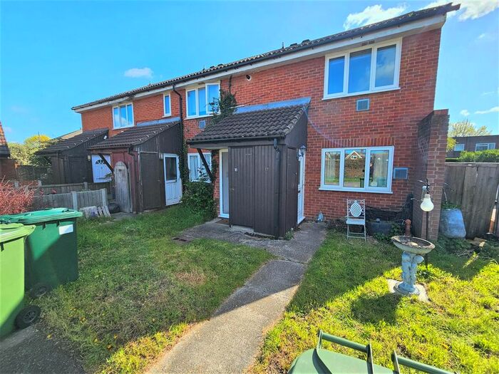1 Bedroom Maisonette To Rent In Westland Close, Stanwell, Staines, TW19