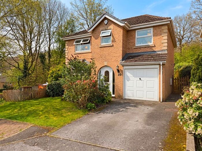 4 Bedroom Detached House For Sale In Harwood Close, Huddersfield, HD5
