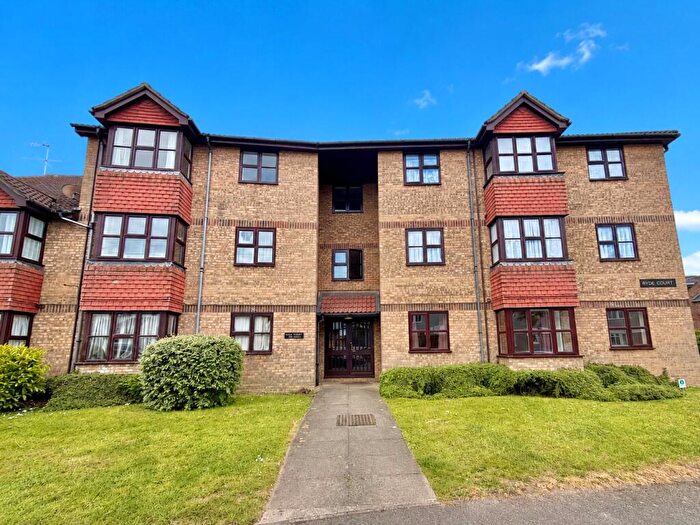 2 Bedroom Flat For Sale In Newport Road, Aldershot, Hampshire, GU12