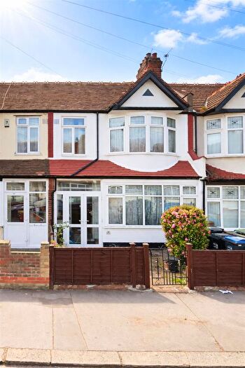 4 Bedroom Detached House To Rent In Mayfield Road, Thornton Heath, CR7