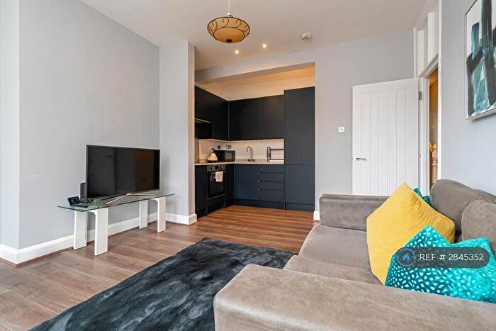 2 Bedroom Flat To Rent In Duckett Road, London, N4