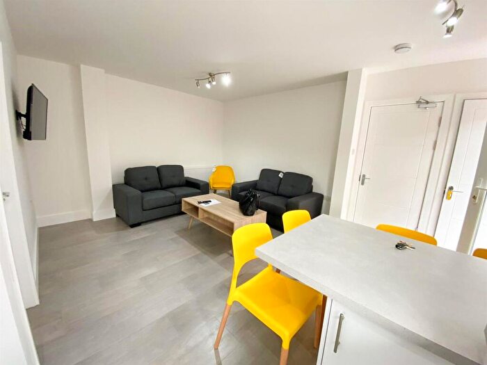 5 Bedroom Detached House To Rent In **£pppw Excluding Bills** Warwick Avenue, Beeston, NG9