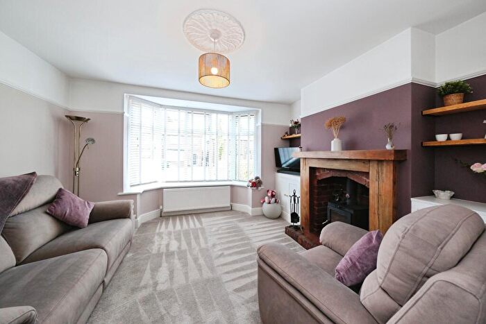 3 Bedroom Semi Detached House For Sale In Abbott Road, Alfreton, DE55
