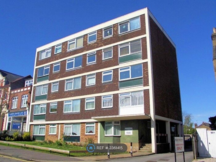 2 Bedroom Flat To Rent In Elm Road, Leigh-On-Sea, SS9