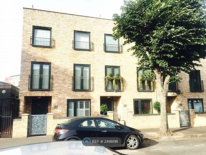 4 Bedroom End Of Terrace House To Rent In Queens Road West, London, E13