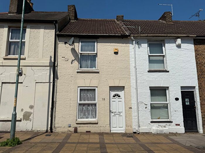 2 Bedroom Terraced House To Rent In Gardiner Street, Gillingham, ME7