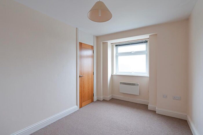 2 Bedroom Apartment To Rent In Moorland Close, Witney, OX28