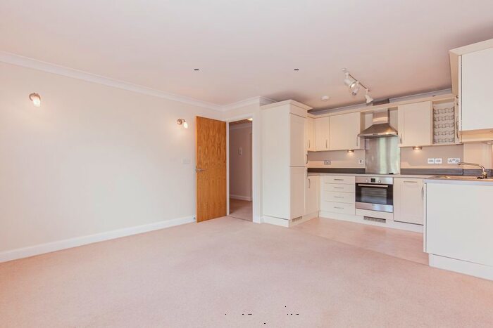 2 Bedroom Flat To Rent In Mill Walk, Witney, OX28