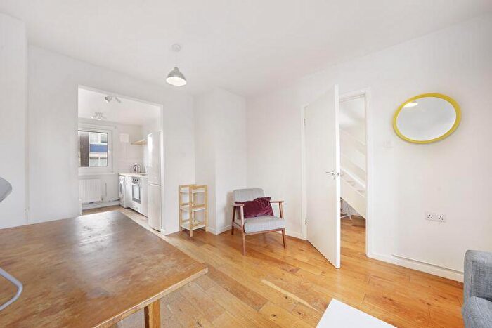 3 Bedroom Maisonette To Rent In Gernon Road, Bow, E3