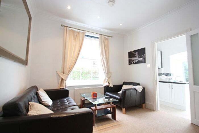 3 Bedroom Flat To Rent In Niton Street, Bishops Park, SW6