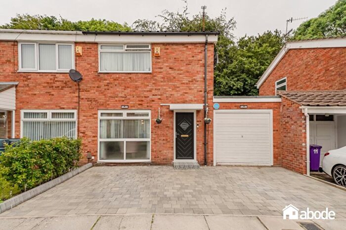 2 Bedroom Semi-Detached House For Sale In Kings Close, Aigburth, Liverpool, L17