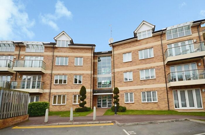 2 Bedroom Flat For Sale In Branagh Court, Reading, Berkshire, RG30