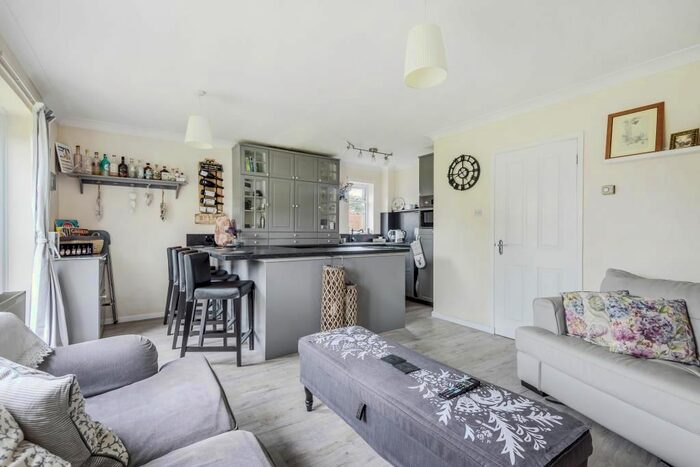 1 Bedroom Flat To Rent In St Thomas Court, Thatcham, RG18