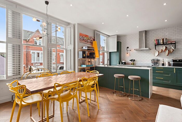 2 Bedroom Flat For Sale In Drakefield Road, SW17