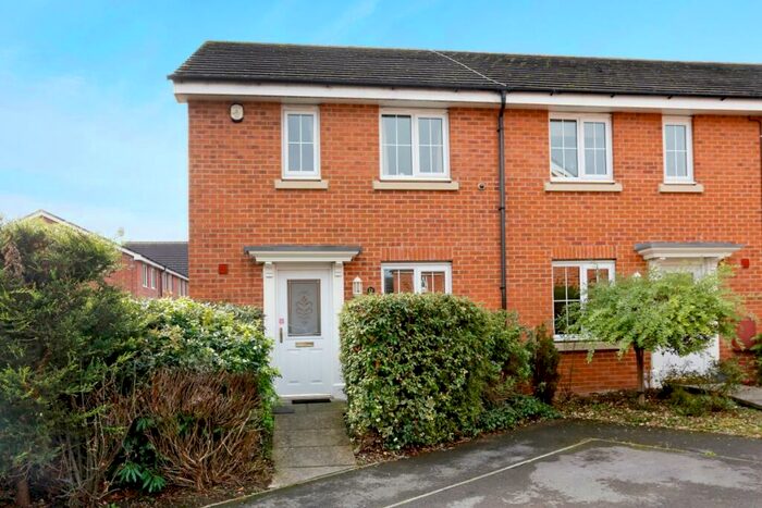 3 Bedroom End Of Terrace House To Rent In Imperial Way Thatcham, RG19