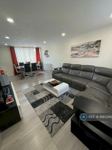 3 Bedroom End Of Terrace House To Rent In Hobart Walk, St. Albans, AL3