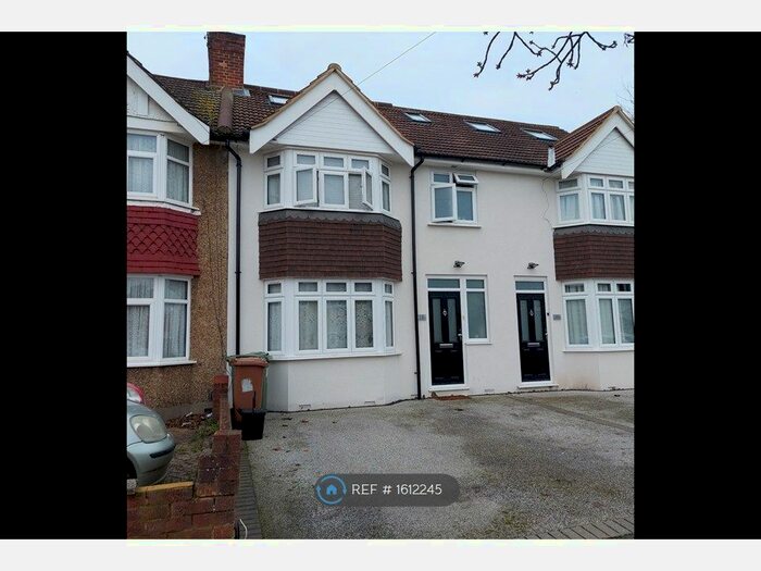 4 Bedroom Terraced House To Rent In Kingston Avenue, Sutton, SM3