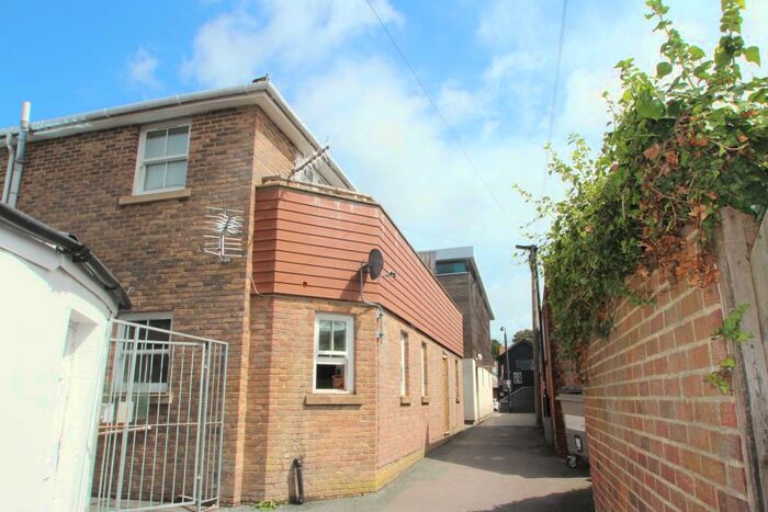 2 Bedroom Flat To Rent In Bowling Green Lane, Newport, PO30