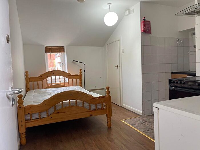 1 Bedroom Studio To Rent In Lea Bridge Road, Walthamstow, E17