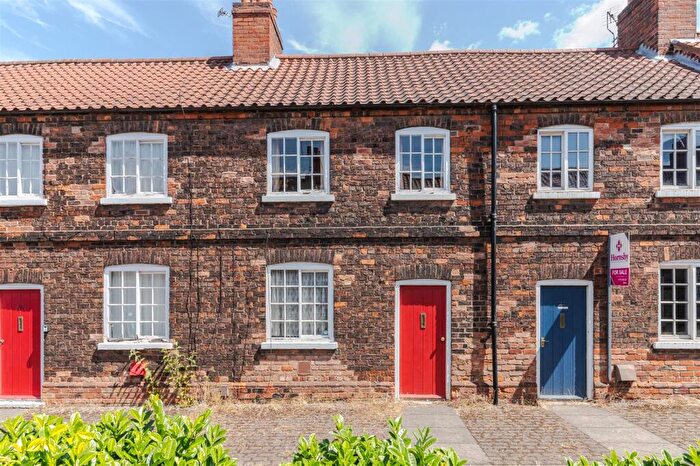 2 Bedroom Terraced House For Sale In Redbourne Street, Scunthorpe, DN16