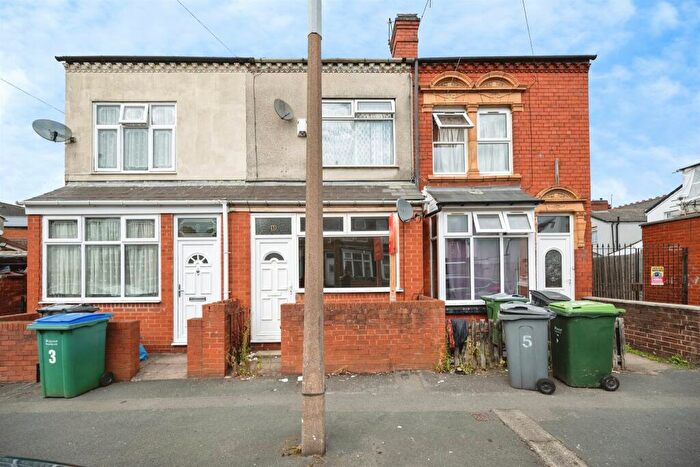 3 Bedroom Semi Detached House For Sale In Edward Road, Smethwick, B67