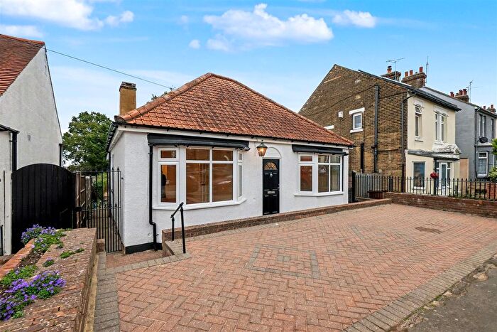 3 Bedroom Detached Bungalow For Sale In Canadian Avenue, Gillingham, ME7