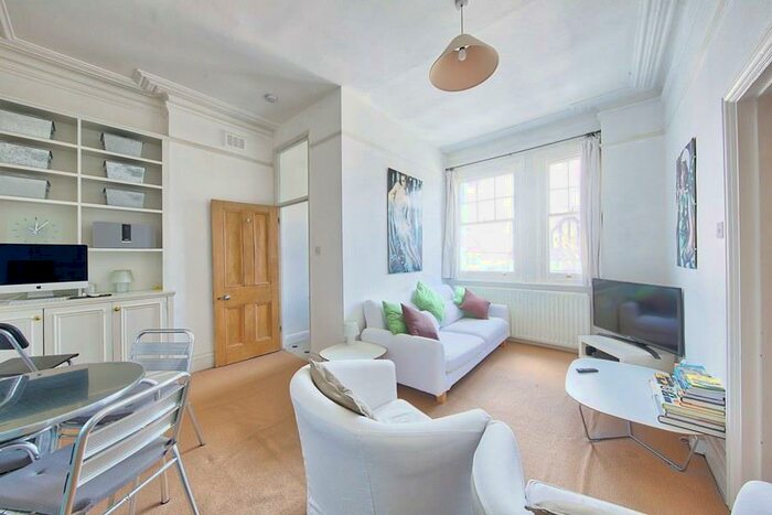 1 Bedroom Apartment To Rent In Ravenslea Road, SW12