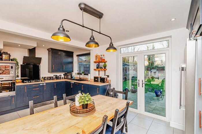 3 Bedroom Semi-Detached House For Sale In Primrose Lane, Fallings Park, Wolverhampton, WV10