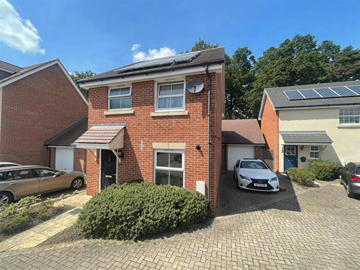 3 Bedroom Detached House To Rent In Macintyre Place, Church Crookham, GU52